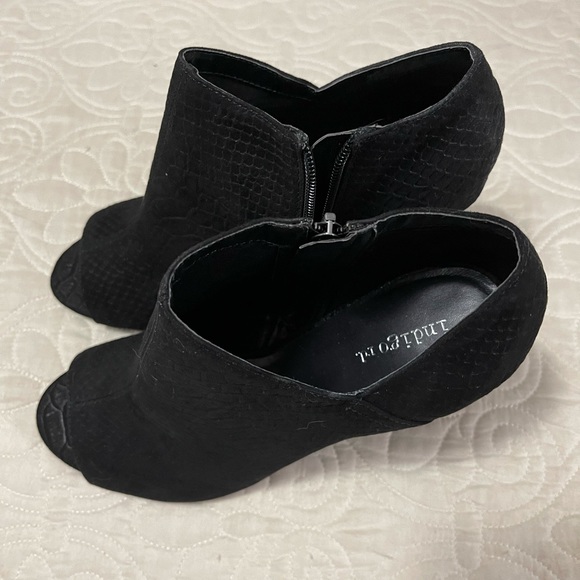 Indigo Rd black faux suede booties, new in box. - Picture 3 of 6
